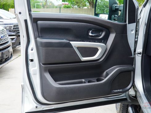 Used 2017 Nissan Titan PRO-4X image 13