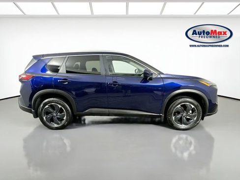 Used 2024 Nissan Rogue SV w/ SV Premium Package image 10