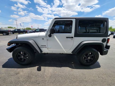 Used 2013 Jeep Wrangler Sport w/ Connectivity Group AWD/4WD image 6