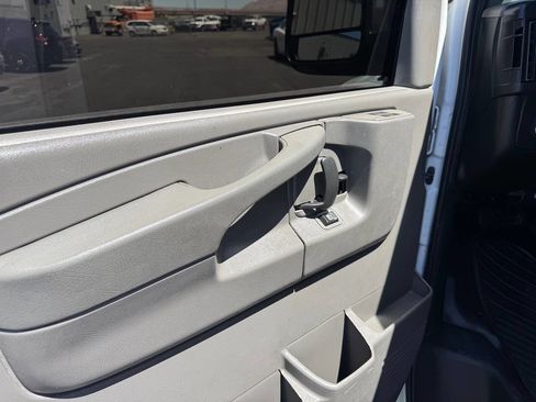 Used 2015 Chevrolet Express 2500 RWD image 14
