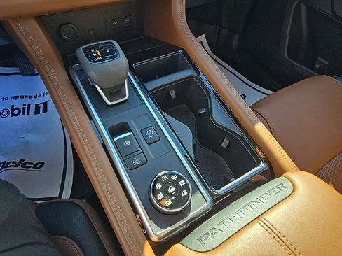 Used 2024 Nissan Pathfinder Platinum image 24