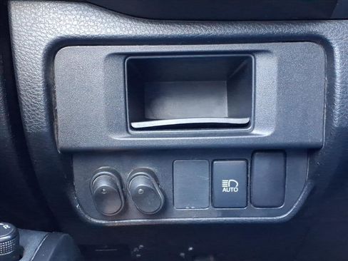 Used 2019 Toyota Tacoma SR image 22