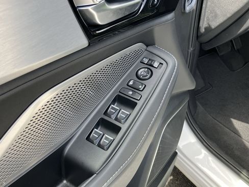 Used 2024 Acura MDX SH-AWD w/ Technology Package image 15