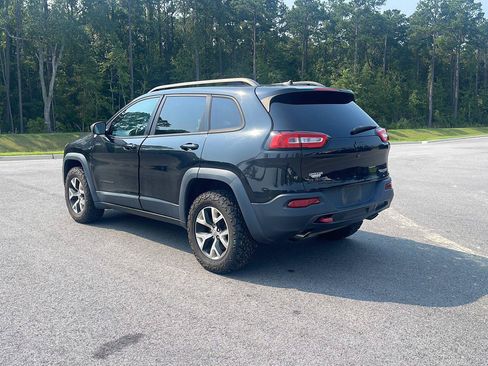 Used 2015 Jeep Cherokee Trailhawk w/ Comfort/Convenience Group AWD/4WD image 5