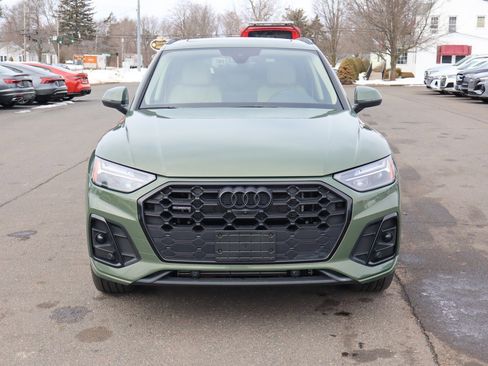 Used 2023 Audi Q5 e Premium Plus w/ Premium Plus Package image 3