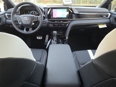 New 2026 Toyota Camry SE image 5