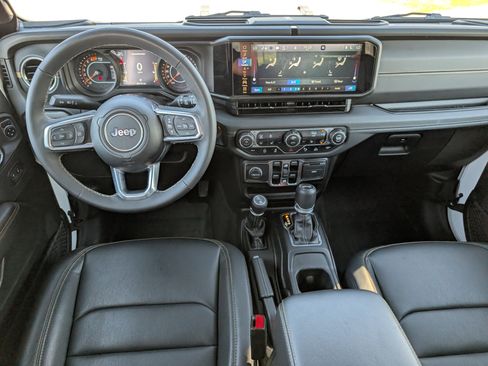 Used 2025 Jeep Wrangler Sahara w/ Safety Group image 11