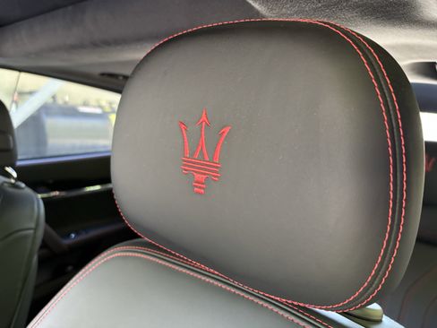 Used 2022 Maserati Quattroporte Modena Q4 image 13