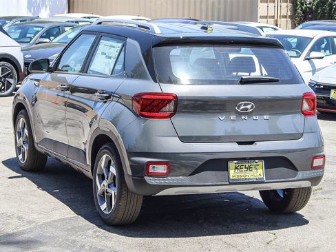 New 2025 Hyundai Venue Limited image 6