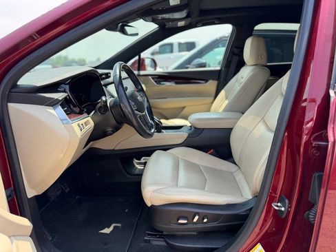 Used 2018 Cadillac XT5 Premium Luxury w/ Driver Assist Package AWD/4WD image 2