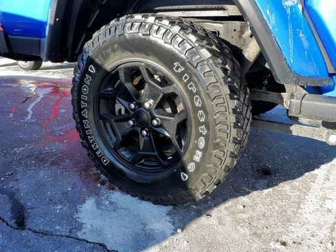 Used 2022 Jeep Gladiator Willys image 9