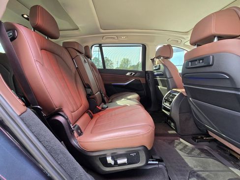 Used 2022 BMW X7 xDrive40i w/ Premium Package image 26