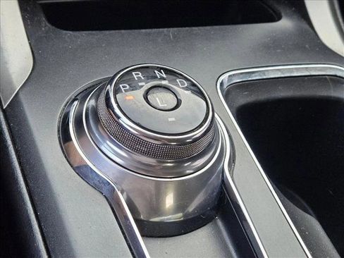 Used 2018 Ford Fusion SE image 12