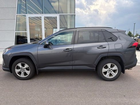 Used 2019 Toyota RAV4 XLE w/ Convenience Package AWD/4WD image 3