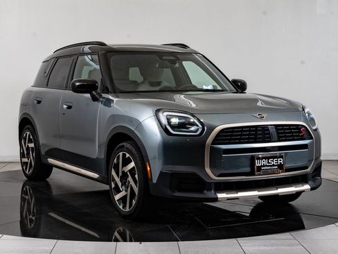 Certified 2025 MINI Cooper Countryman S w/ Comfort Package Max image 12