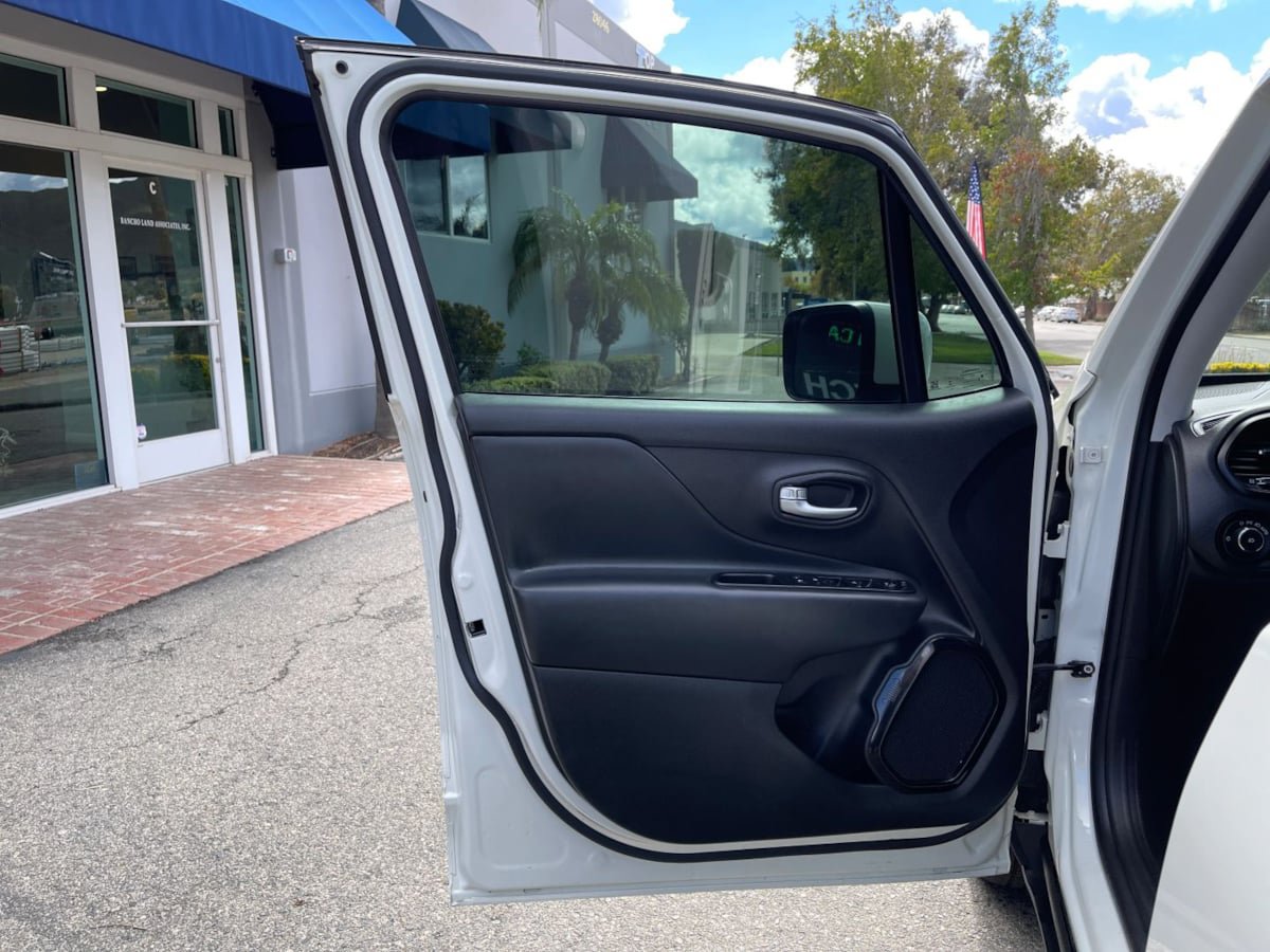 Used 2019 Jeep Renegade Altitude w/ Quick Order Package 2XM FWD image 16