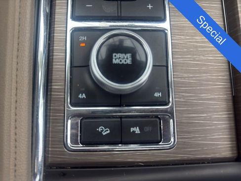 Used 2024 Ford Expedition Limited image 31