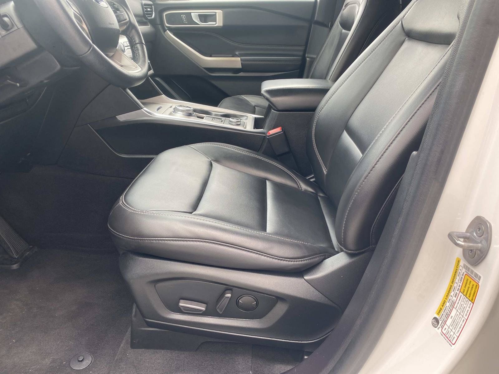 Used 2022 Ford Explorer XLT w/ Equipment Group 202A AWD/4WD image 19