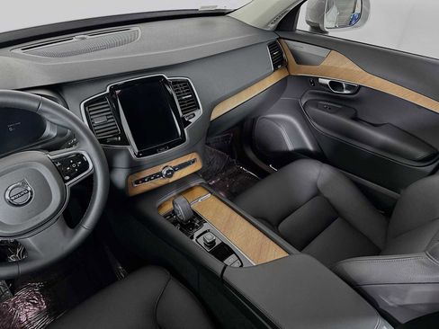 Certified 2025 Volvo XC90 T8 Plus w/ Protection Package Premier image 22