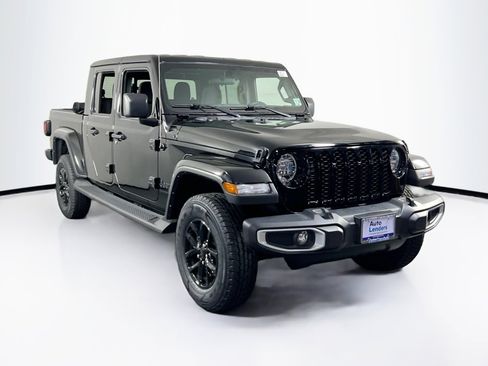 Used 2023 Jeep Gladiator Sport AWD/4WD image 3