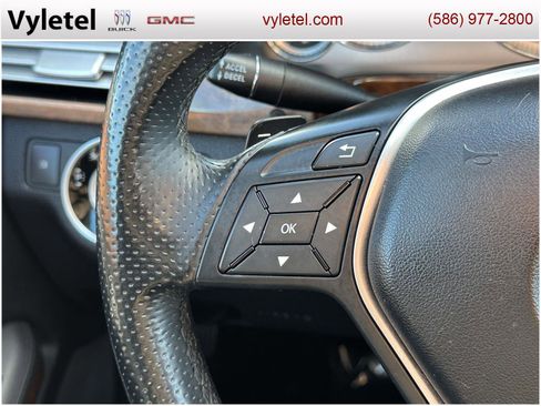 Used 2013 Mercedes-Benz E 350 4MATIC Sedan image 24