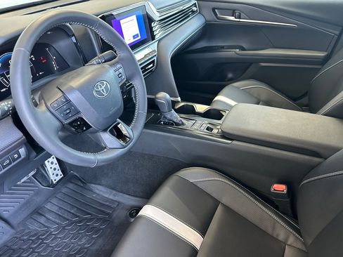 Certified 2026 Toyota Camry Hybrid FWD image 9