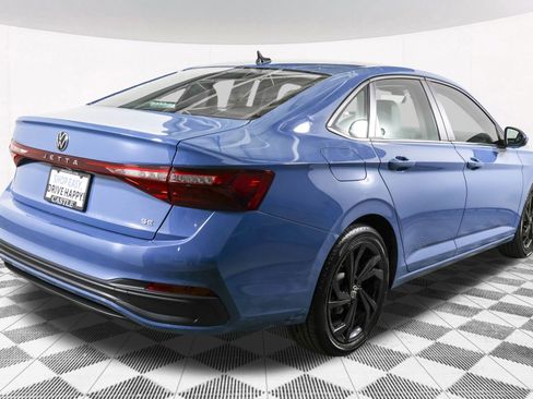 Used 2025 Volkswagen Jetta SE w/ Black Wheel Package image 14