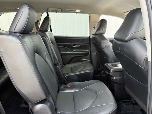 Used 2025 Toyota Grand Highlander AWD image 30