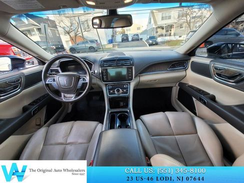 Used 2017 Lincoln Continental Select image 9