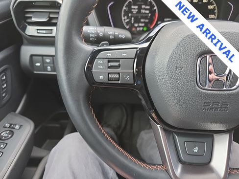 Used 2025 Honda Pilot TrailSport image 12