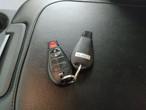 Used 2023 RAM 1500 Classic SLT AWD/4WD image 32