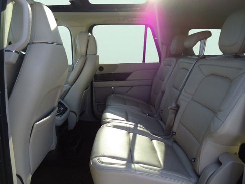 Used 2019 Lincoln Navigator L Reserve image 34