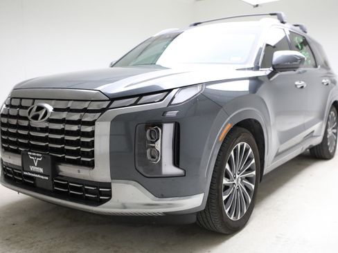 Used 2023 Hyundai Palisade Calligraphy image 1