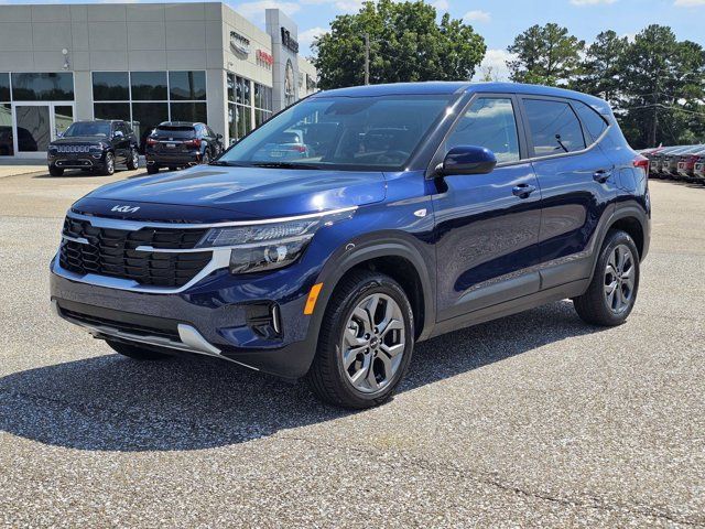 Used 2026 Kia Seltos LX AWD/4WD image 2
