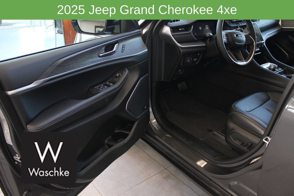 New 2025 Jeep Grand Cherokee Limited 4xe w/ Trailer Tow Package AWD/4WD image 12