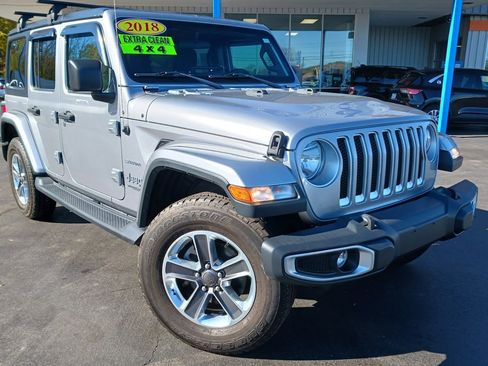 Used 2018 Jeep Wrangler Unlimited Sahara image 2