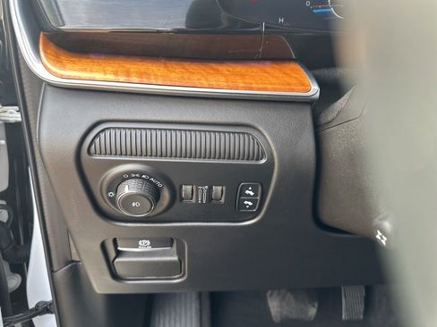 Used 2022 Jeep Grand Wagoneer Series III image 15