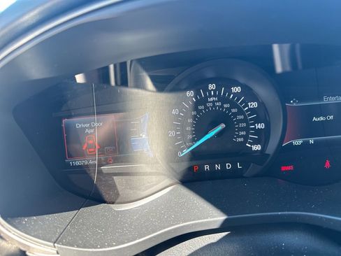 Used 2018 Ford Fusion SE w/ Fusion SE Technology Package FWD image 8