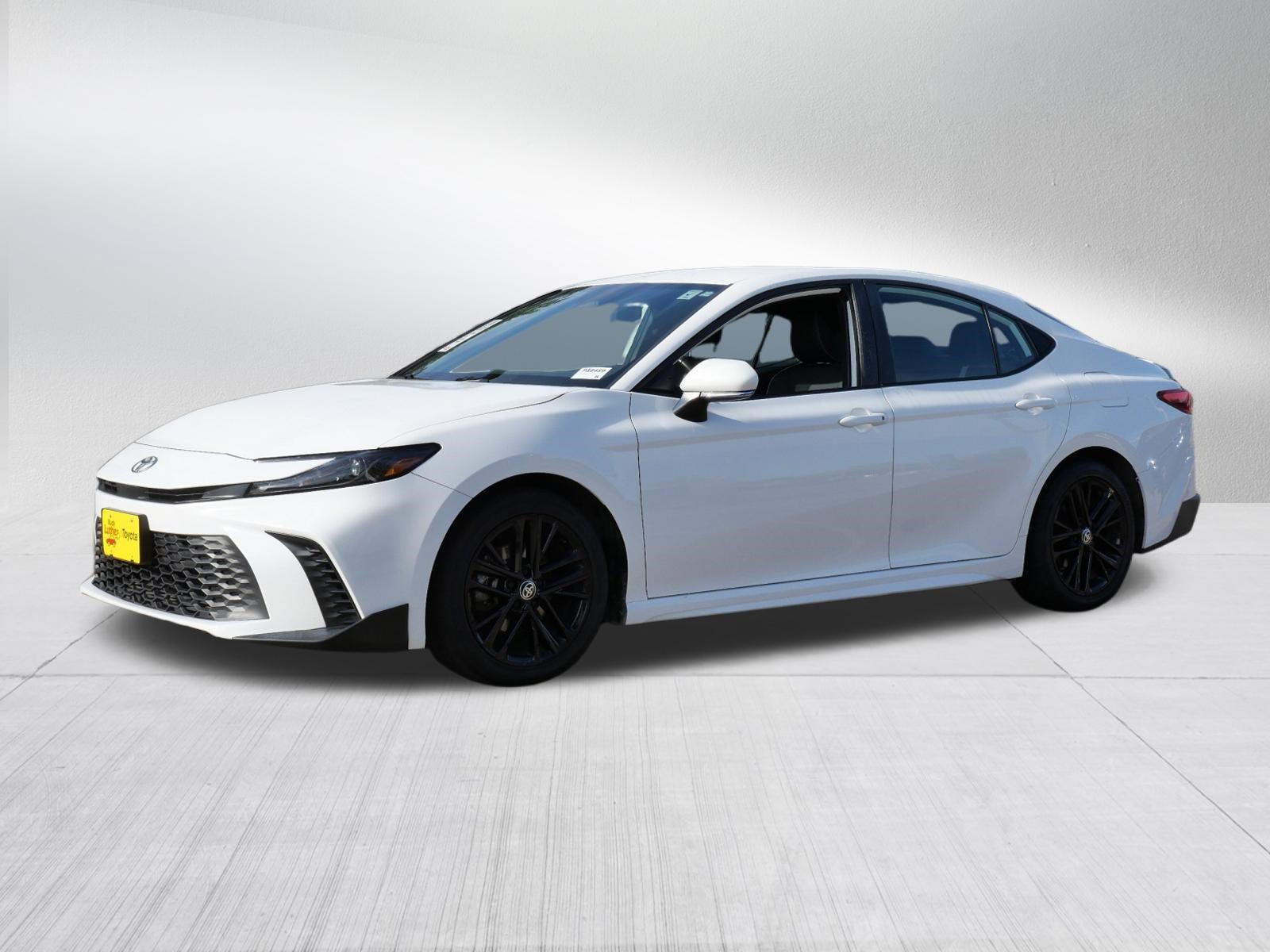 Certified 2025 Toyota Camry SE FWD image 3