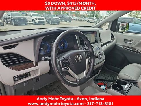 Used 2017 Toyota Sienna XLE Premium FWD image 9