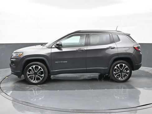 Used 2022 Jeep Compass Limited w/ Sun and Sound Group AWD/4WD image 9