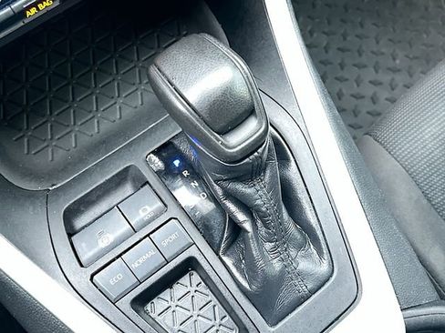 Used 2020 Toyota RAV4 LE image 17