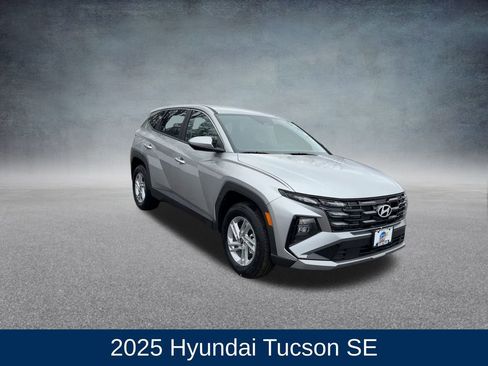 Certified 2025 Hyundai Tucson SE image 3