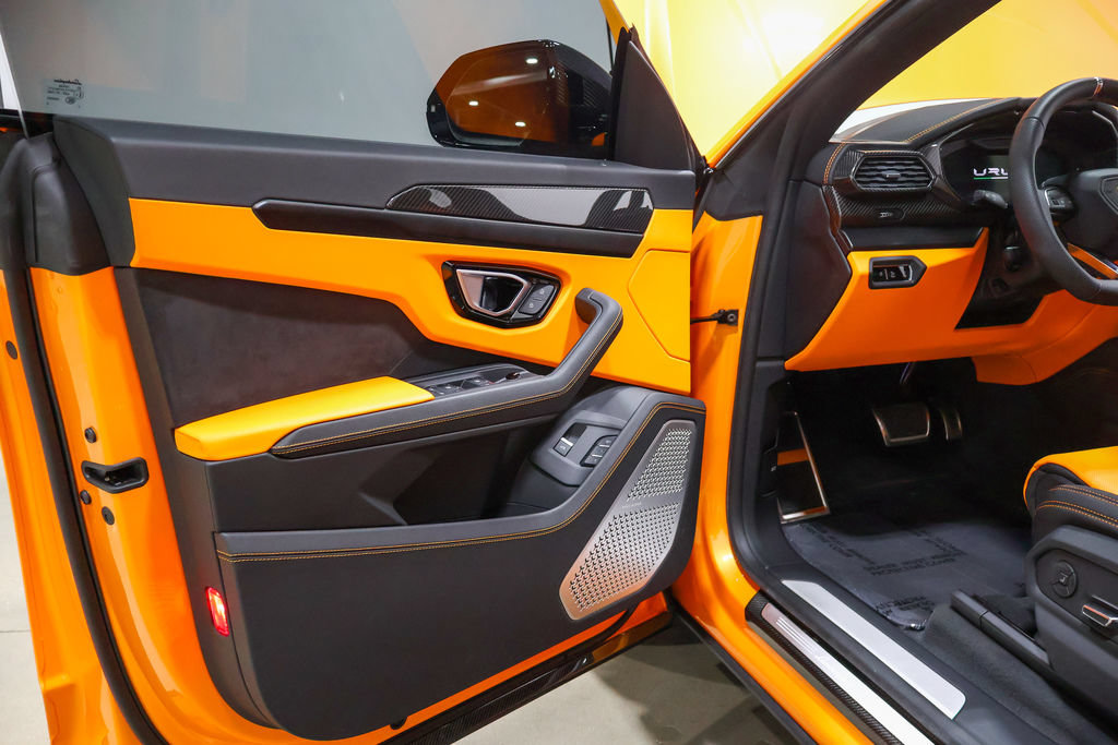 Used 2021 Lamborghini Urus AWD/4WD image 27