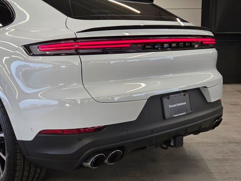 New 2026 Porsche Cayenne Coupe AWD/4WD image 8
