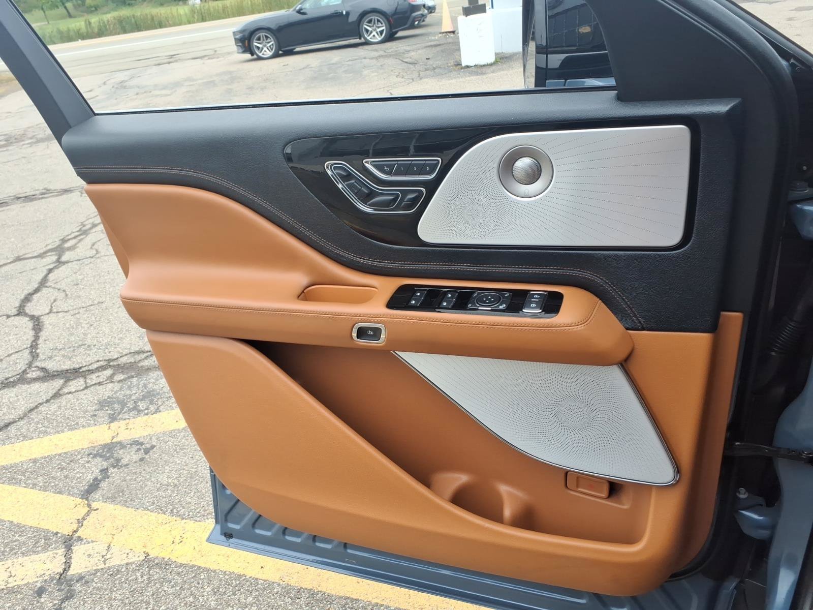 Used 2025 Lincoln Aviator Black Label AWD/4WD image 21