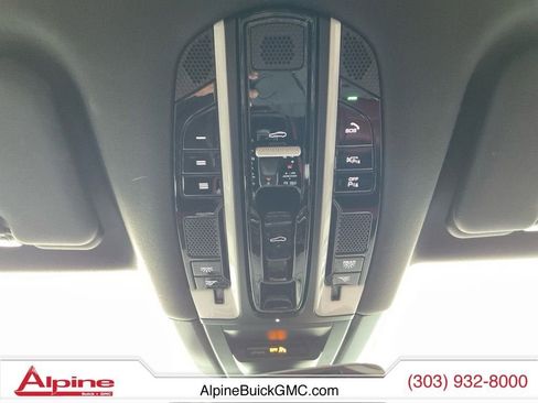 Used 2022 Porsche Cayenne AWD/4WD image 18