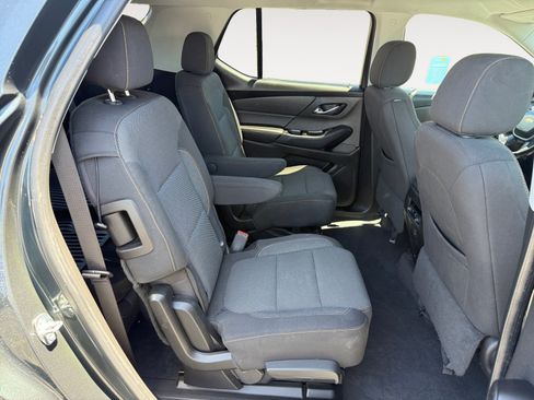 Used 2020 Chevrolet Traverse LT FWD image 18