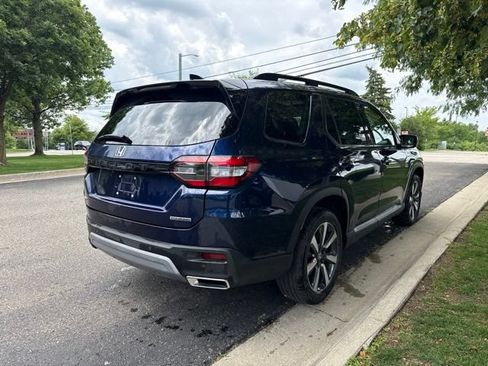 Used 2025 Honda Pilot Touring image 7