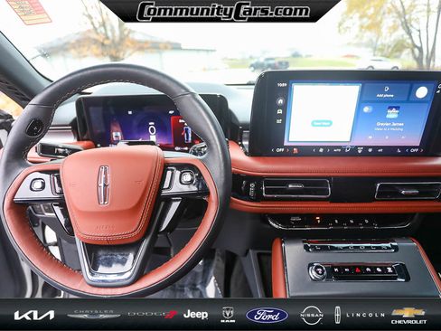 Certified 2025 Lincoln Aviator Reserve w/ Equipment Group 201A image 13